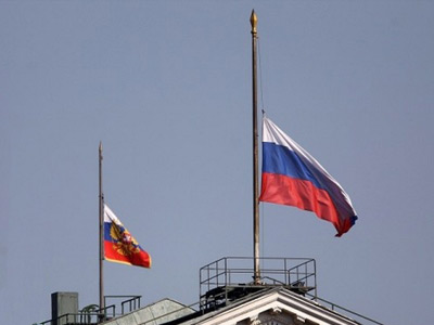 приспущенны флаги РФ